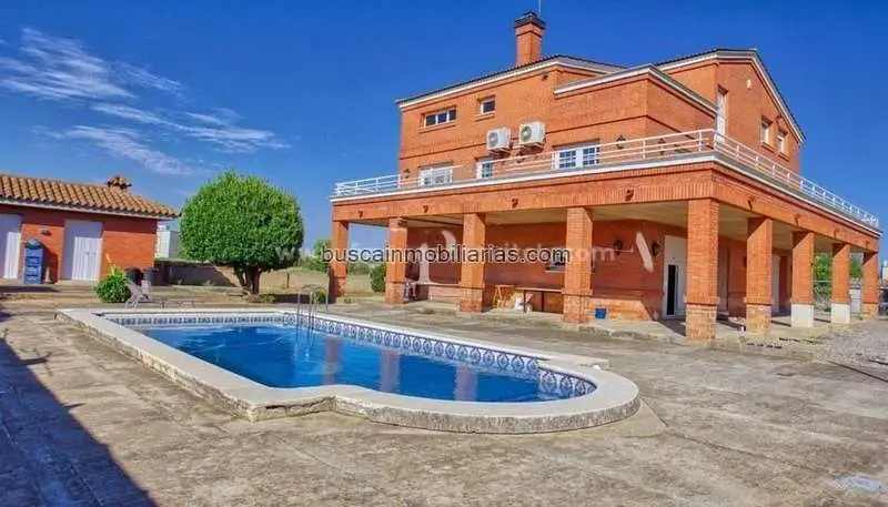 Chalet en Venta en Lleida 200m2 con Piscina