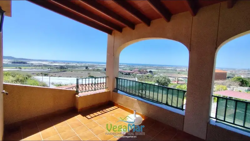 Chalet con Vistas al Mar en Motril Gran Capacidad
