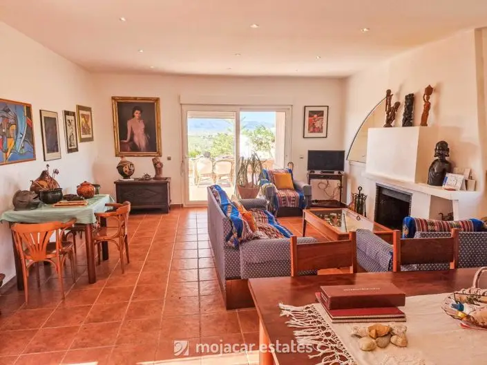Villa de Lujo en Vera 4 Dormitorios 15500m2