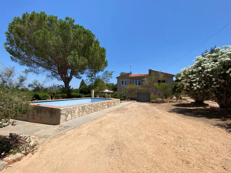 Chalet Reformado en Vilamarxant con Piscina y Jardin