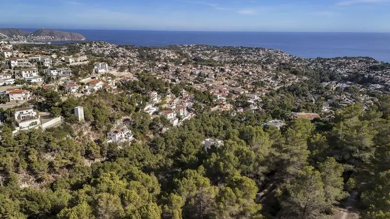 Parcela en Benissa con Vistas al Mar y Cerca de la Costa