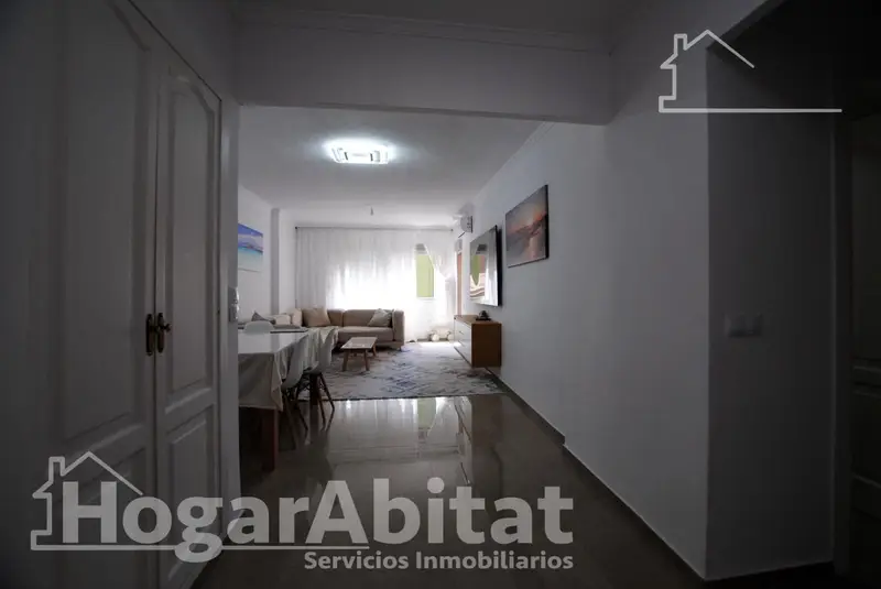 Piso en Venta en Gandia: Amplio y Luminoso con Terraza