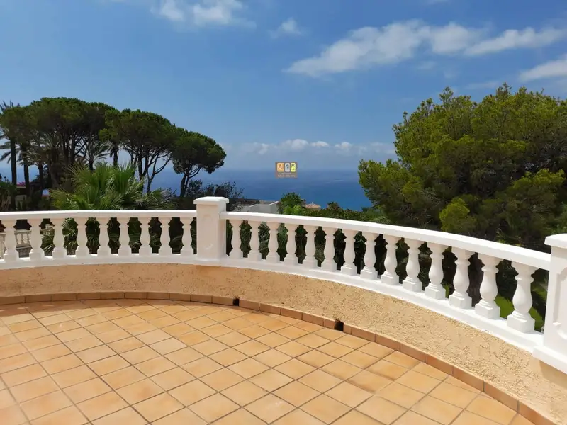 Chalet en Altea con Piscina Privada y Vistas al Mar