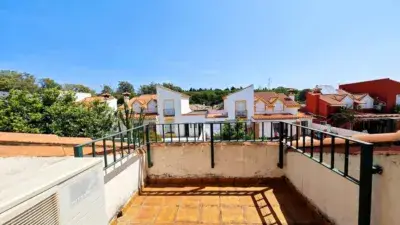 Adosado en Guadarranque con Jardin y Barbacoa