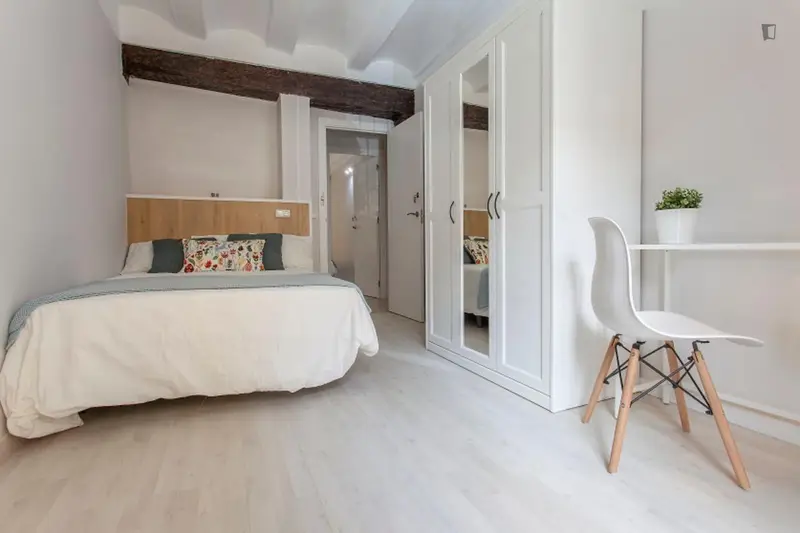Habitacion Doble con Balcon en Valencia para Estudiantes