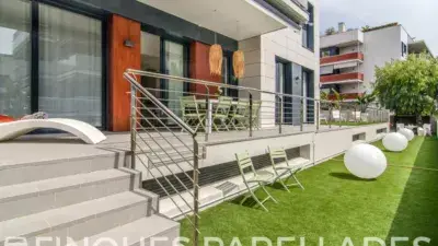 Planta Baja con Terraza y Jardin Privado en Sitges