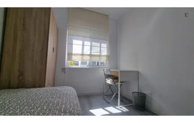 Rent 4 bedroom apartment in Barcelona