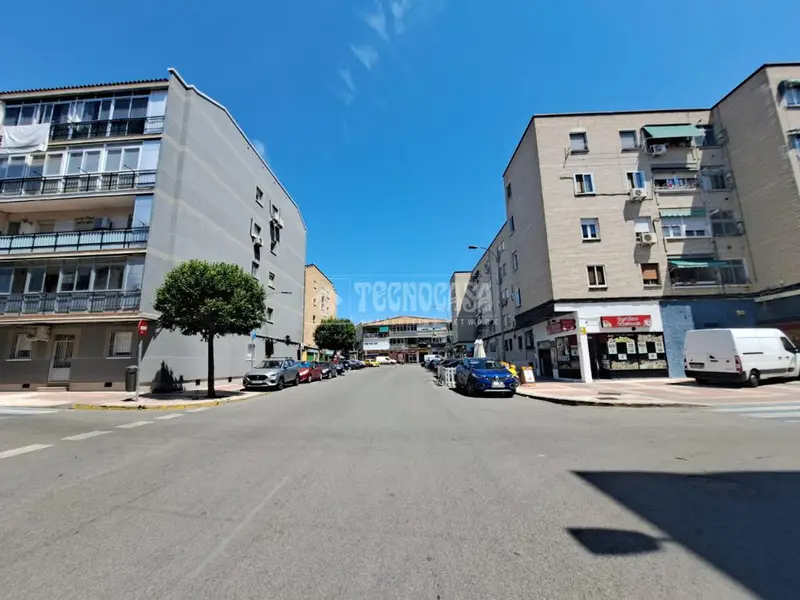 Piso con Local en Venta Parla Zona Reyes