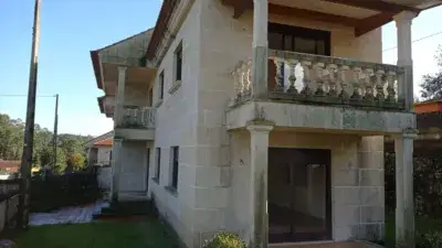 Casa adosada en venta en Calle Angoares, Número 15