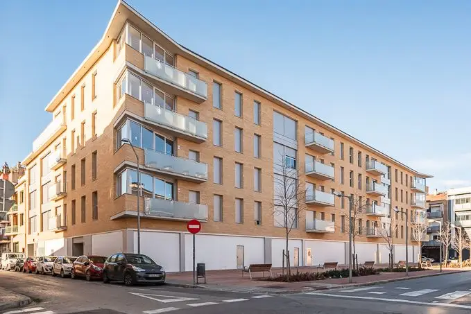Garaje en venta en Girona Calle Santiago 48m2