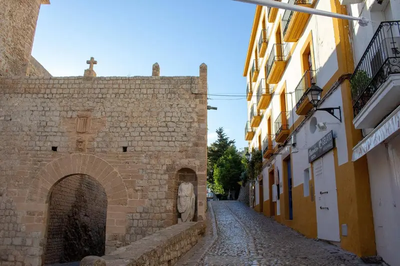 Negocio en Venta Ibiza Ciudad: Bar con Licencia en Primera Linea de Puerto
