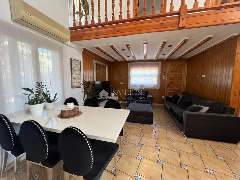 Chalet con Piscina y Terraza en Monforte del Cid