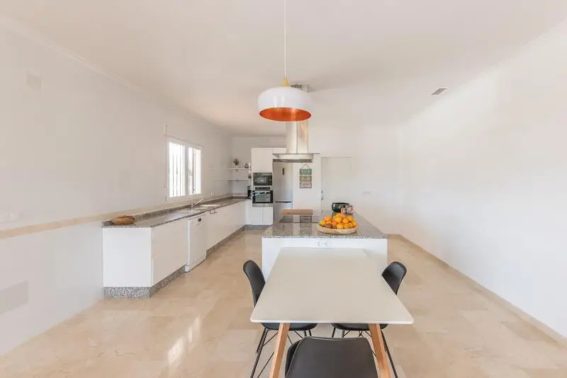 Villa en Venta Novelda 180m2 10000m2 Parcela Piscina