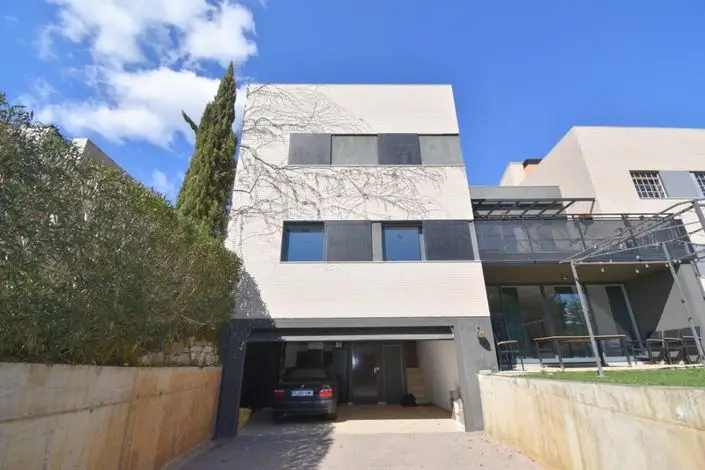 Villa en Venta Chiva 3 Dormitorios Piscina Comunitaria