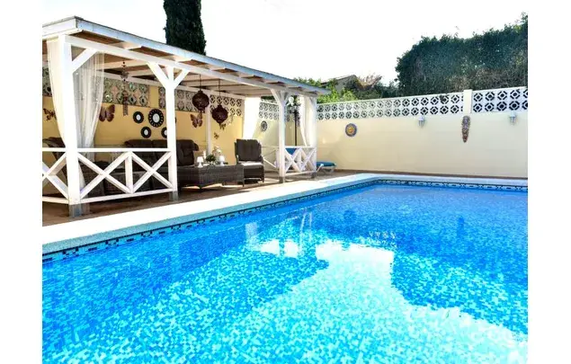 Casa en D	

énia 3 Dormitorios 900m2