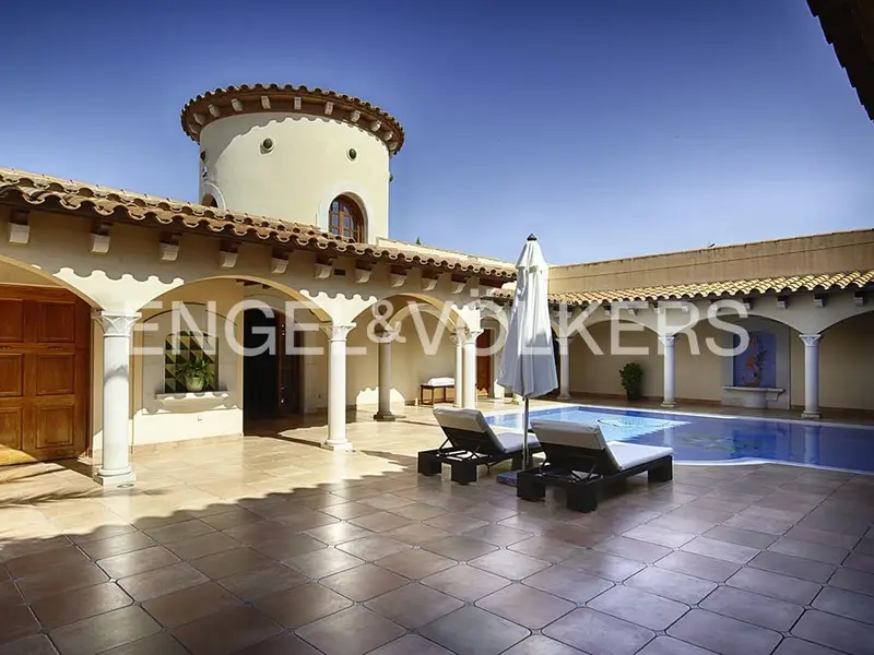 Villa de Lujo en Empuriabrava con Amarre Privado