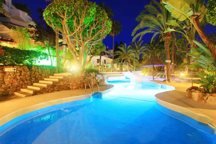 Atico 4 Dormitorios Primera Linea Playa Marbella
