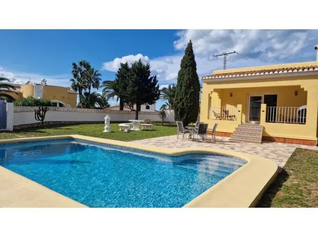 Chalet en Denia con Vistas al Montgó