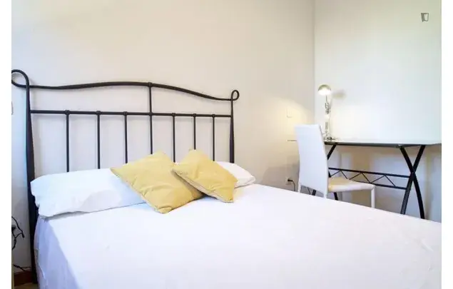 Rent 5 bedroom apartment in Madrid
