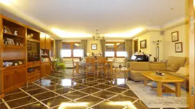 Chalet Independiente en Escalona 8 Dormitorios 9000m2