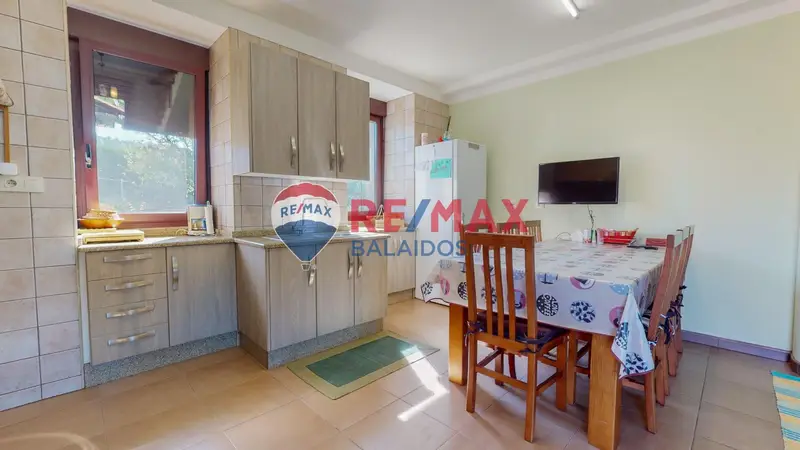 Venta Casa con Piscina y Bodega en Ponteareas