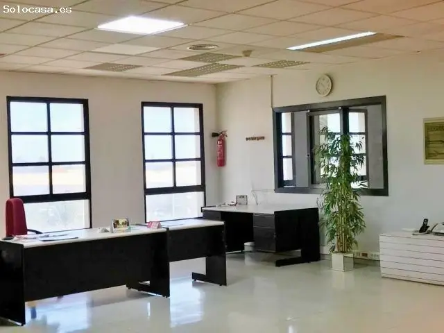 Entresuelo Comercial 225m2 Carrús 3 Salas 1 Baño