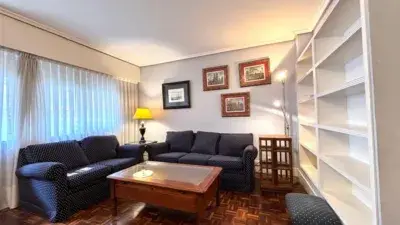 Piso en Venta Centro Urbano: 3 Habitaciones, Ascensor y Garaje