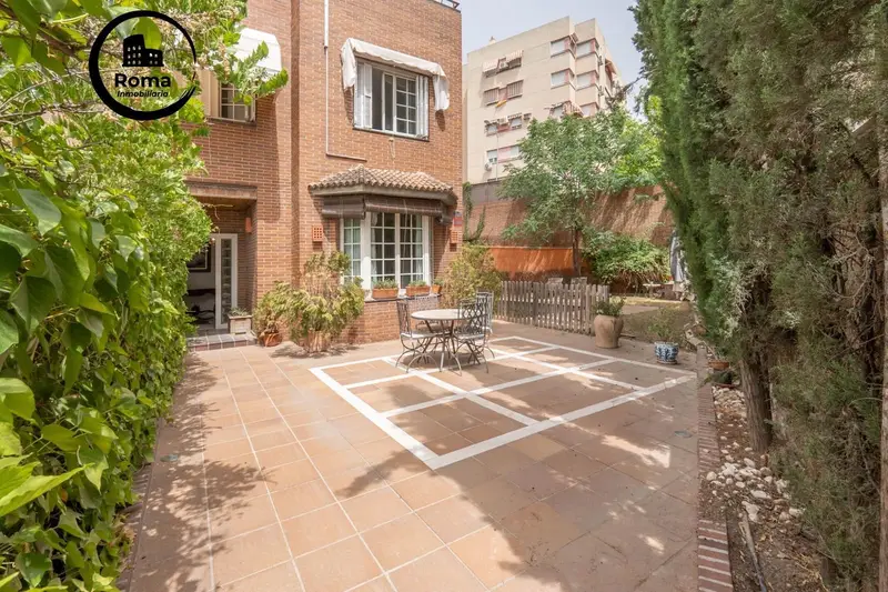 Pareado de Lujo en Granada 300m2 5 Dormitorios Piscina Privada