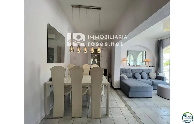 Chalet en venta Empuriabrava con amarre y piscina
