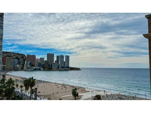 Amplio Piso Esquina Primera Linea Playa Levante Benidorm