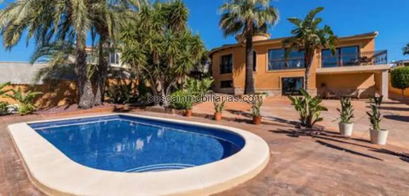 Villa de Lujo en Venta Quesada 4 Dormitorios Piscina Climatizada