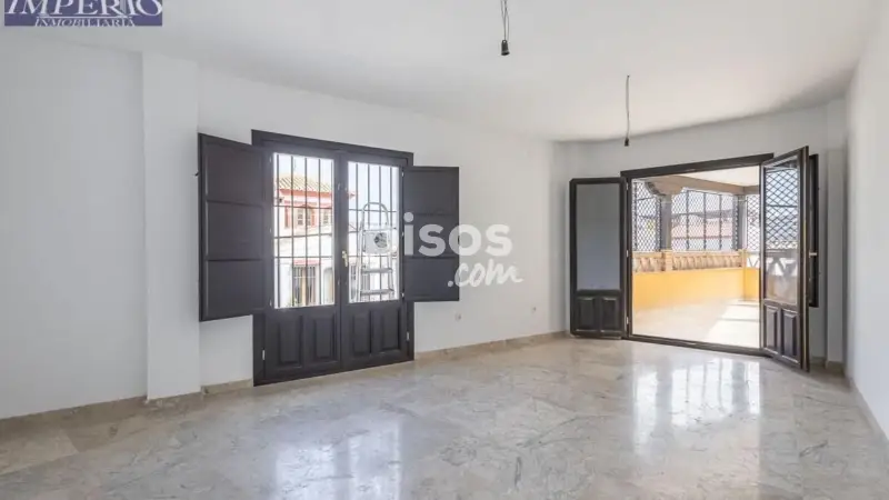 Piso en Venta en La Zubia con Garaje y Ascensor