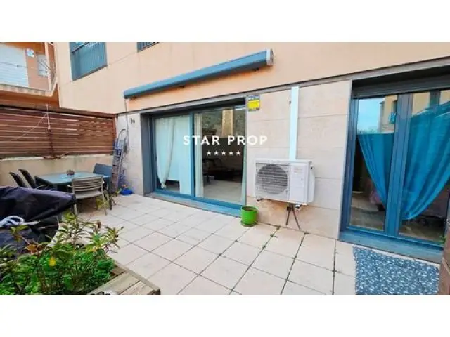 Apartamento en Colera cerca de la playa con terraza y piscina
