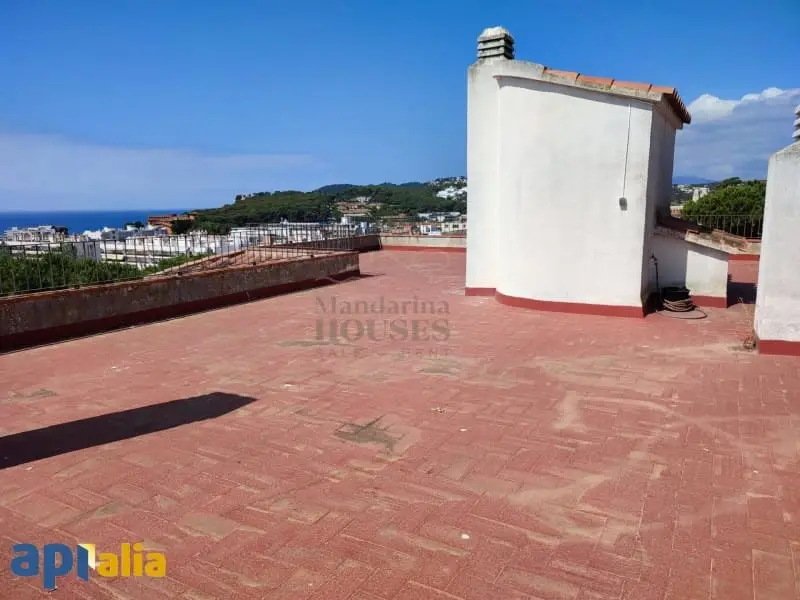 Atico en Fenals con vistas al mar y terraza grande