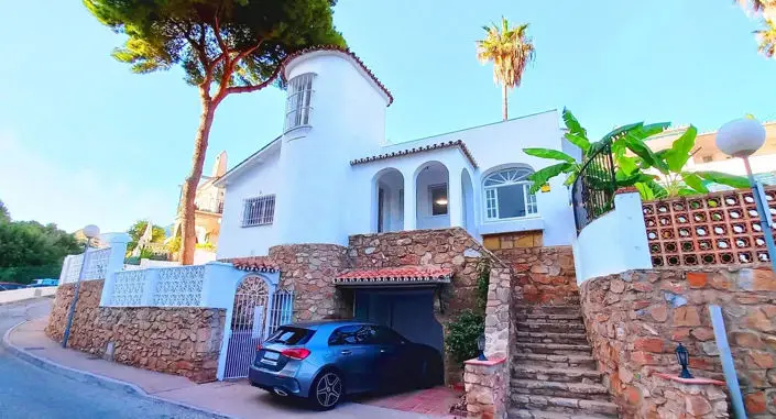 Villa 4 Dormitorios en Venta Fuengirola