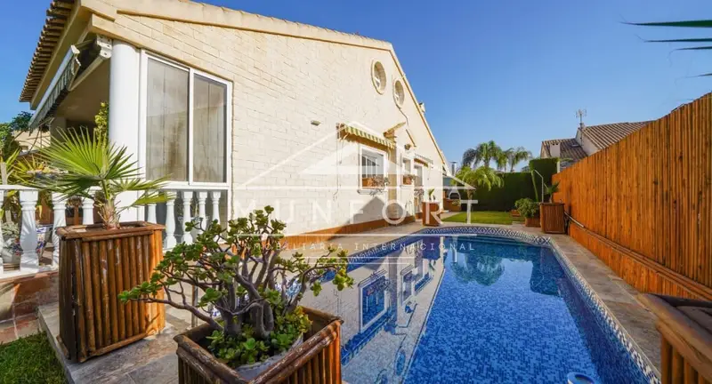 Chalet en Venta San Javier Murcia 4 Dormitorios Piscina Privada