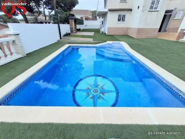 Chalet con Piscina y Jardin en Costa Cunit