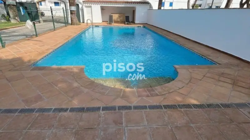 Chalet en venta en La Barrosa con piscina privada