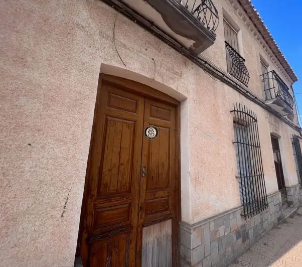 Casa señorial en el pueblo para reformar
