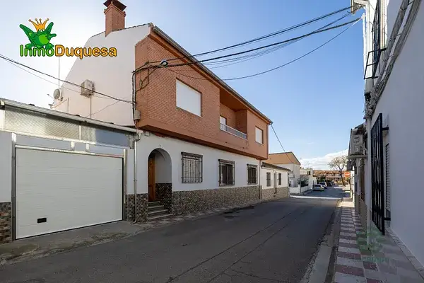 Casa en Belicena 350m2 con Patio 220m2 y Barbacoa