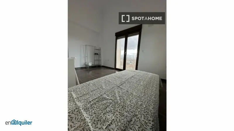 Habitacion en piso compartido San Ildefonso Granada