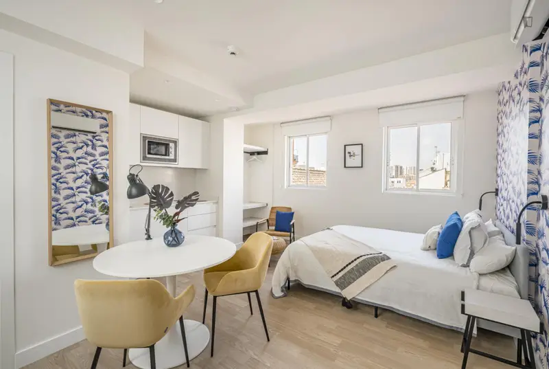 Coliving Málaga: Habitaciones Amuebladas con Facturas Incluidas