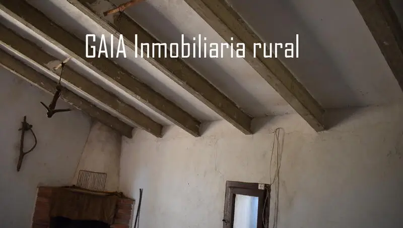 Finca Rustica con Olivos y Casa de Piedra en Maella