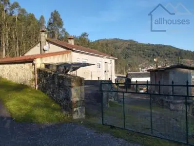 Finca Rustica en Oia con Vivienda y Galpones