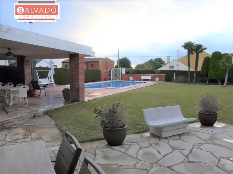 Chalet en Venta El Vendrell 3 Plantas 5 Dormitorios Piscina