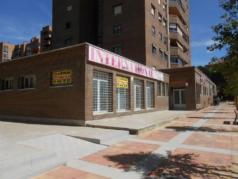 Venta Local Comercial Tres Cantos 650m2 Dos Baños Terraza