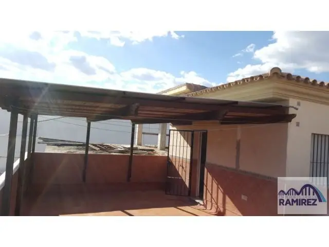 Casa con Local Comercial en Estación de Cártama