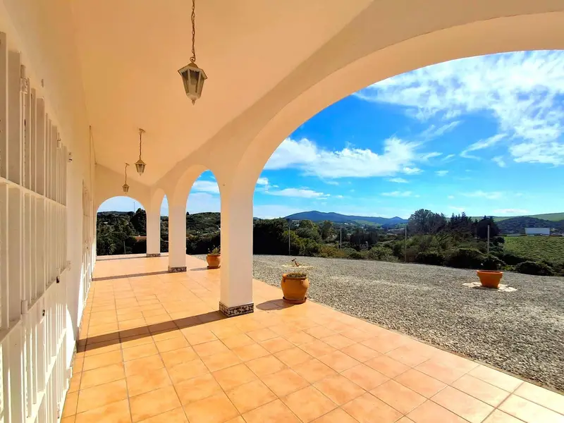 Chalet con Piscina y Vistas Panorámicas en El Berrueco Medina Sidonia