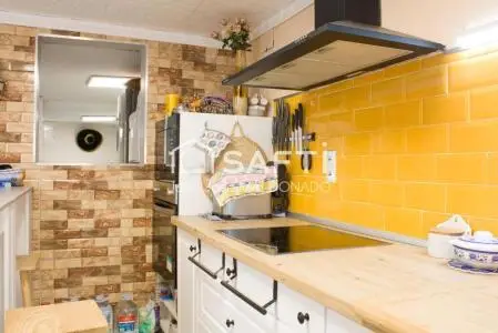 Casa Semi-Reformada en Benicarló: Centro Ciudad, Confort y Versatilidad