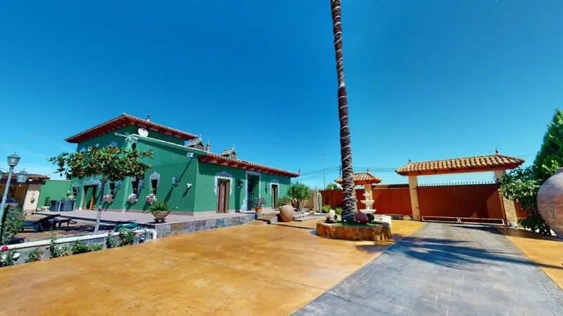 Villa de Lujo con 4 Dormitorios y Piscina Privada